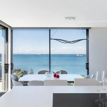 Aria, Lux Seafront Apt With White Tower View Apartment