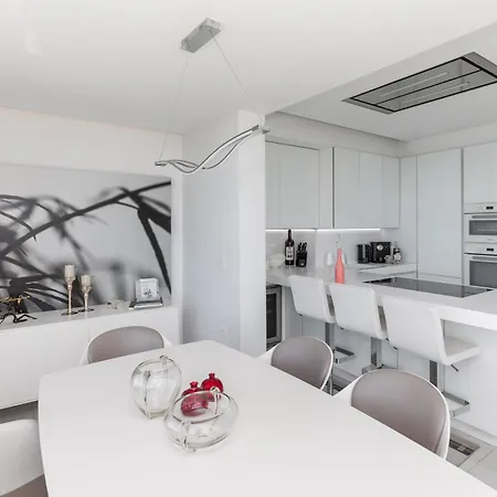 Apartamento Aria, Lux Seafront Apt With White Tower View